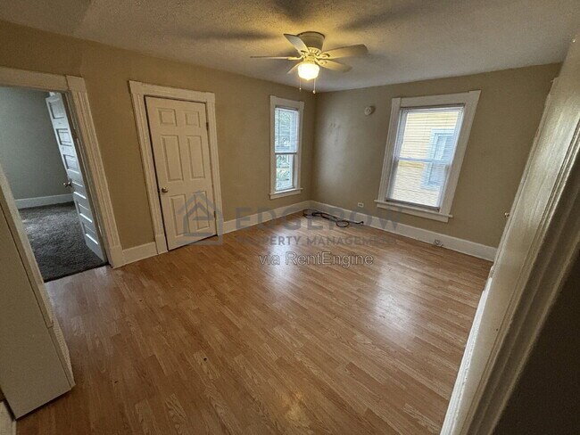 Photo - 635 Lafayette Ave NE