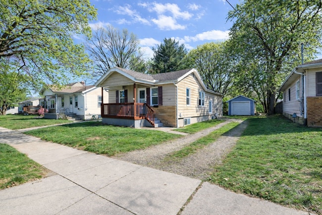 Building Photo - 894 Sutherland Ave