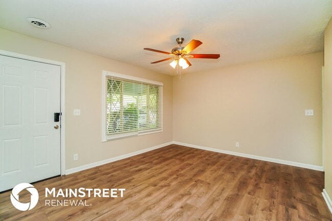 Photo - 200 Crestview Dr