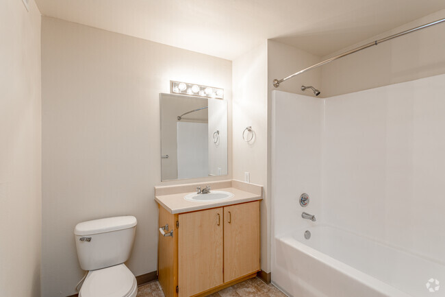 1BR, 1BA - 760 SF - Silver Creek Apartments