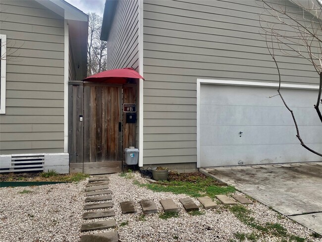 Photo - 1555 Lawson St Unit B