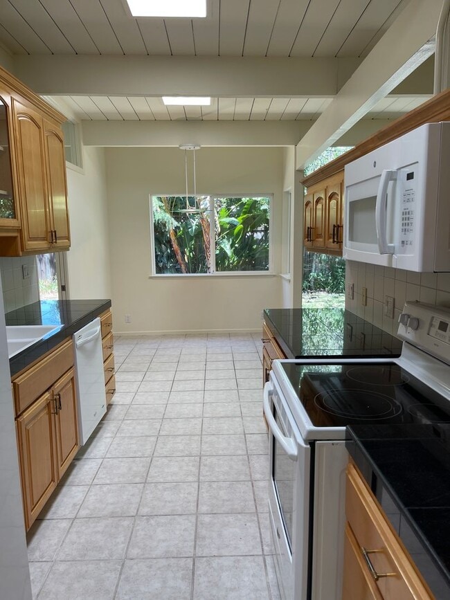 Photo - Wonderful airy and lightfilled Eichler, walk to schools