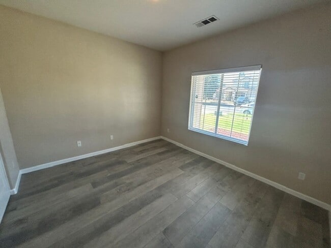 Photo - 3 Bedroom 2 Bathroom Home in SW Visalia! Close to Shopping and Restaurants!