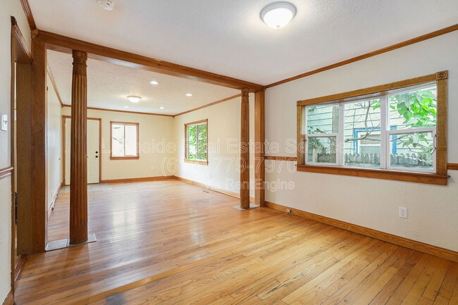 Building Photo - 531 Delaware St SE