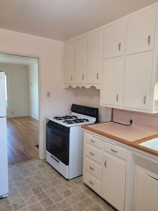 Photo - 339 Madison St NE