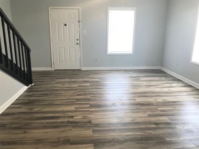 Photo - 910 Prater Rd