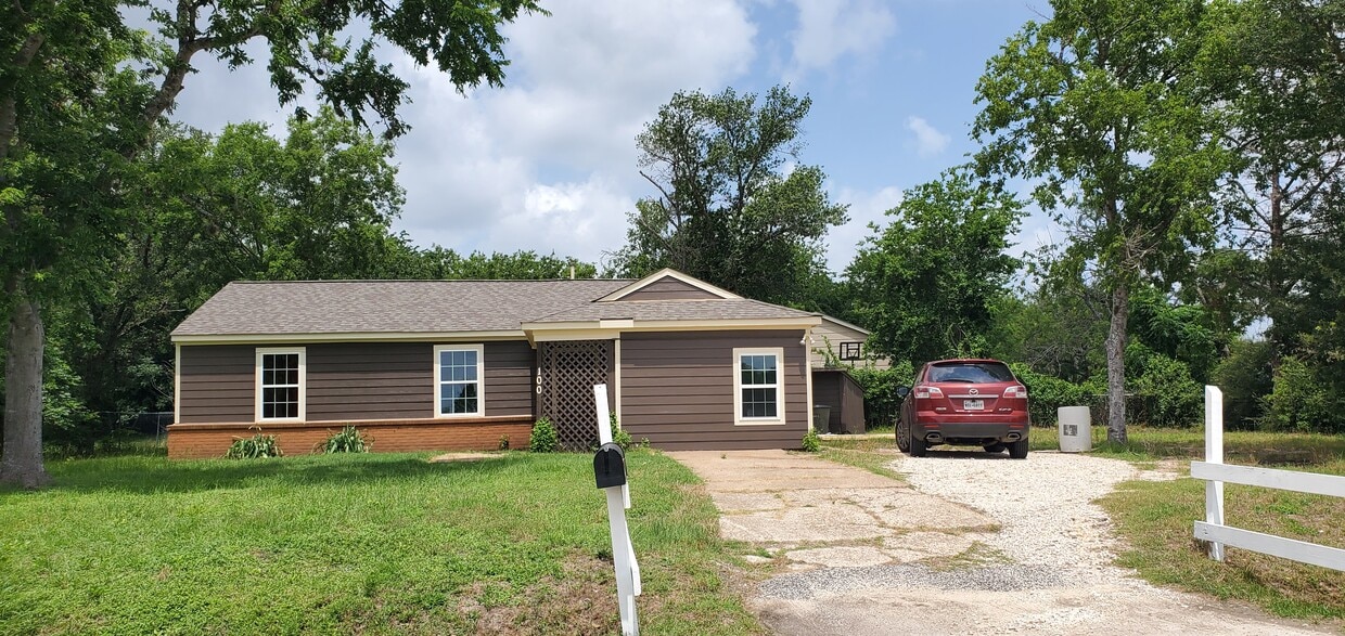 Photo - 100 Inlow Blvd (Bryan, TX)
