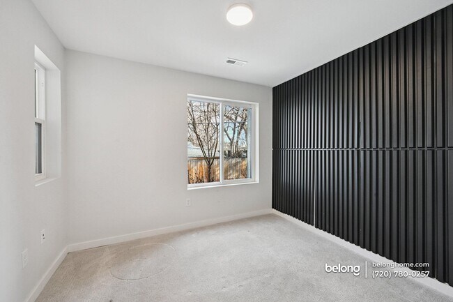 Photo - 1070 Balsam St