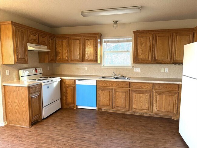 Photo - 1605 Paint Brush Dr