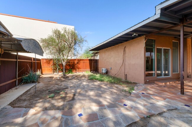 Photo - Private Home Steps away from U of A Campus!