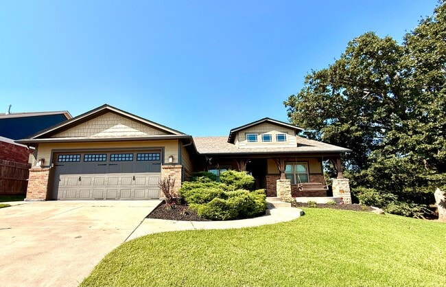 Building Photo - Beautiful 3BD 2BA w/ Bonus Room Located in... Rental