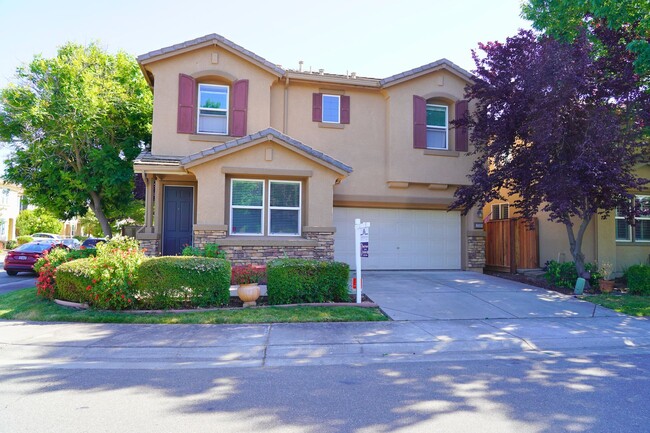 Beautiful 4 bed/ 3.5 bath in Natomas! - Beautiful 4 bed/ 3.5 bath in Natomas! House