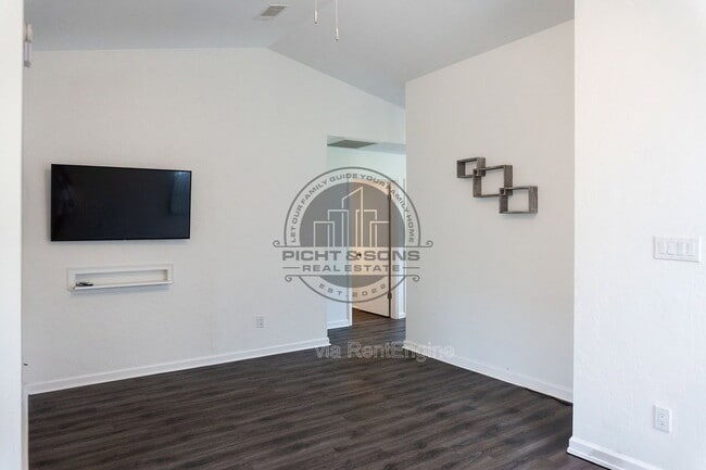 Photo - 3223 Albert Dr