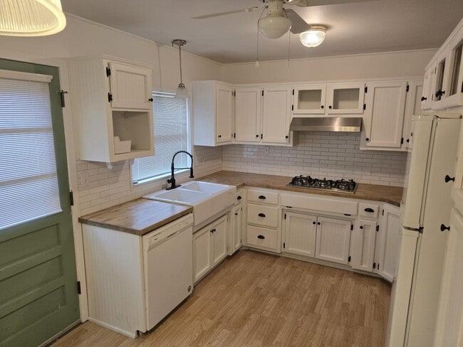 Photo - 1403 NE 75th St