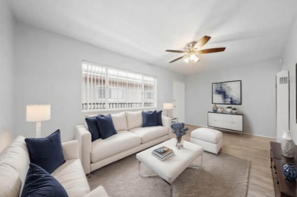 Sala de estar - 2232-2234 Santa Fe Ave.