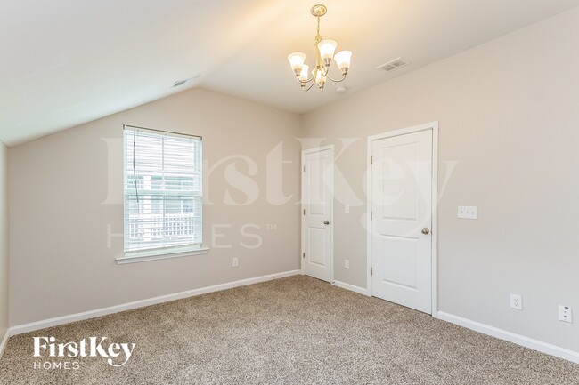 Photo - 447 Stonefield Cir