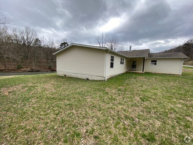 Building Photo - Old Cullowhee Rd Rental