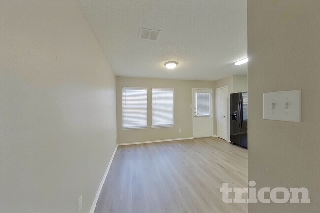 Photo - 1417 Atkins St