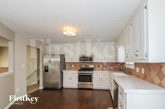 Photo - 208 Moore Valley Way