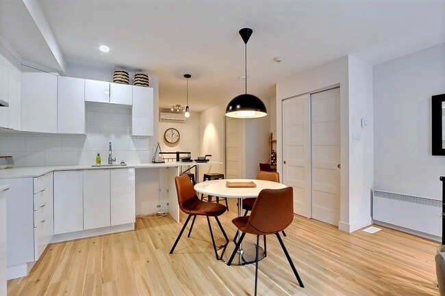 Photo - 805 Rue De Castelnau E