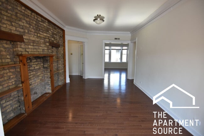 Photo - 3802 N Pine Grove Ave Unidad 3