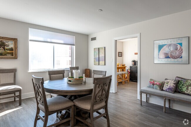 2BR, 2BA - 1490SF
