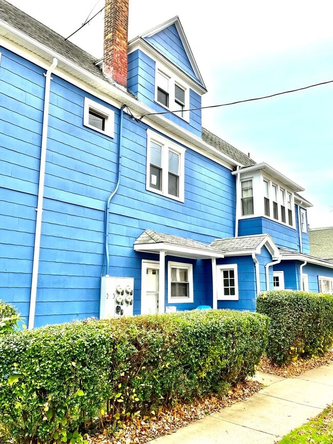 Building Photo - 60 Bridgeman St Unit 2