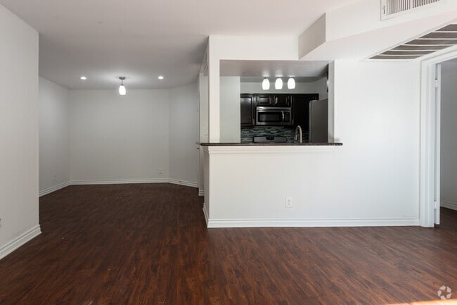 1BR, 1BA