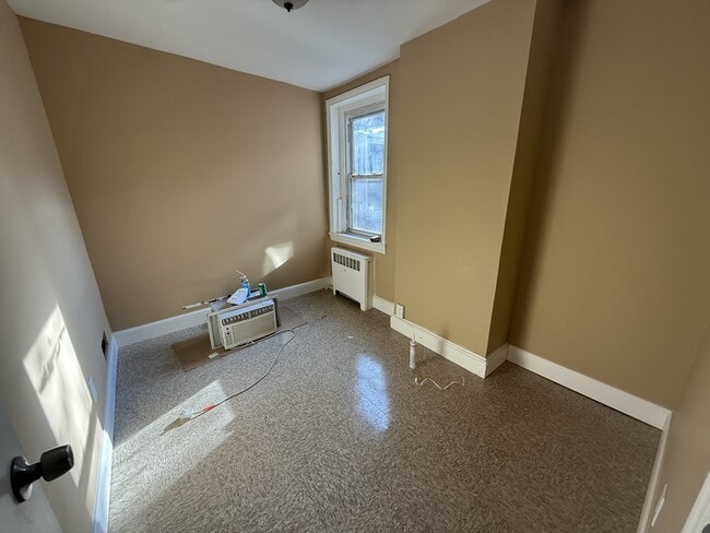 Photo - 637 N 6th St