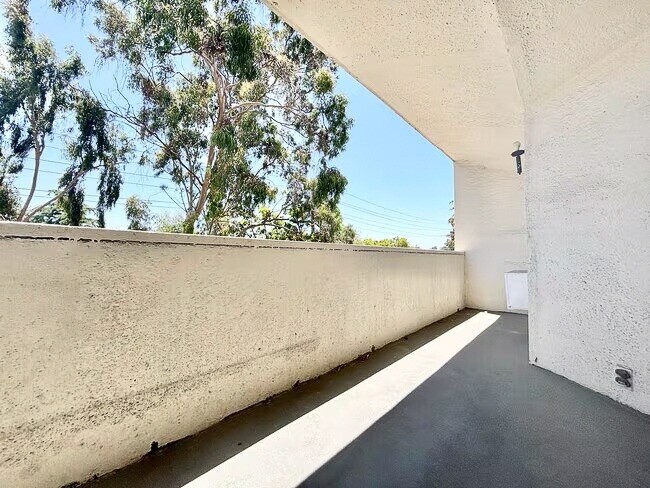 3949 Los Feliz Blvd