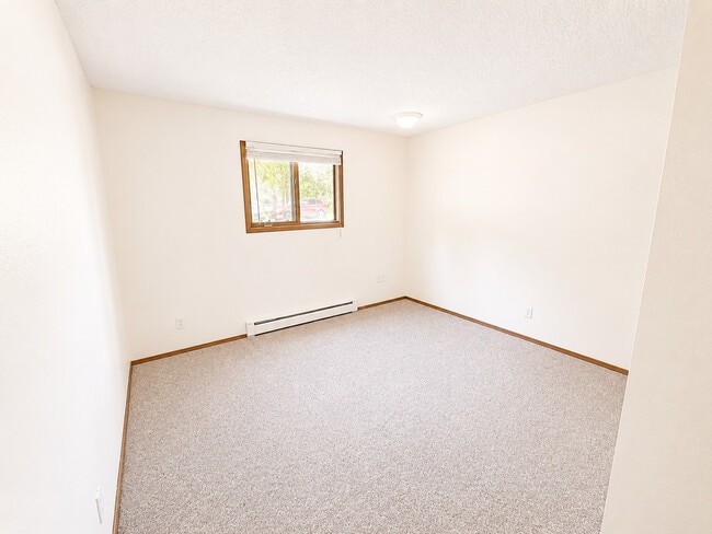 Bedroom - Wildwood Apartments