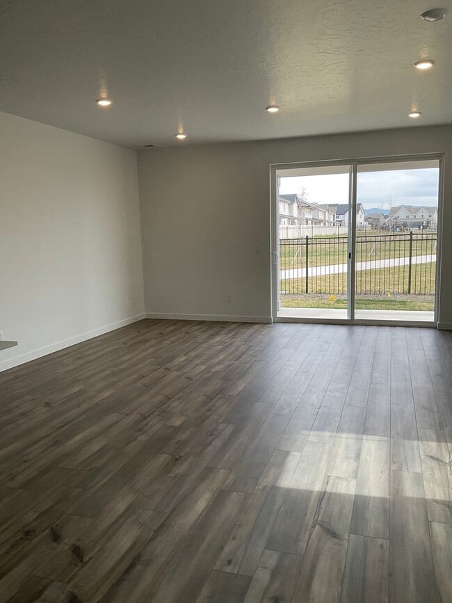 Photo - Beautiful New home in Eagle Ridge