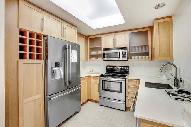 Building Photo - Wilshire Margot Rental