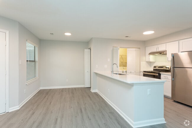 2BR, 2BA - 900SF - Living Area