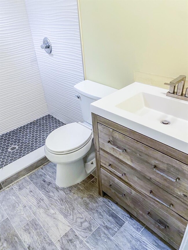 Building Photo - 3123 Oakland Shores Dr Unit D106 Rental