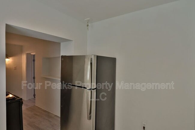 102 E Hatcher Rd
