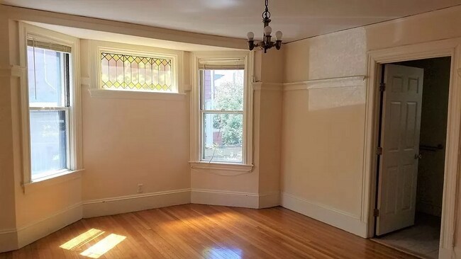 37 Kenwood St Unit 1