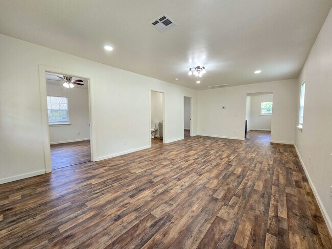 Photo - 2 Bedroom, optional 3rd bed, 1 Bath Home ...