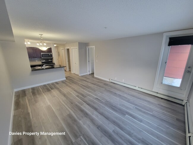 Photo - 3211 James Mowatt Trail SW