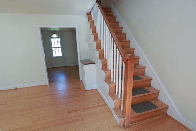 Photo - 2922 Overton Rd