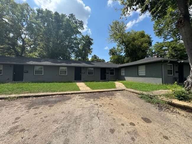 Building Photo - 32nd Place Apartments Unit 1716 32nd Place North