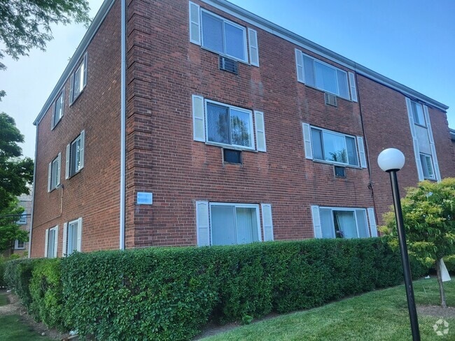 Building Photo - 8440 Skokie Blvd Rental