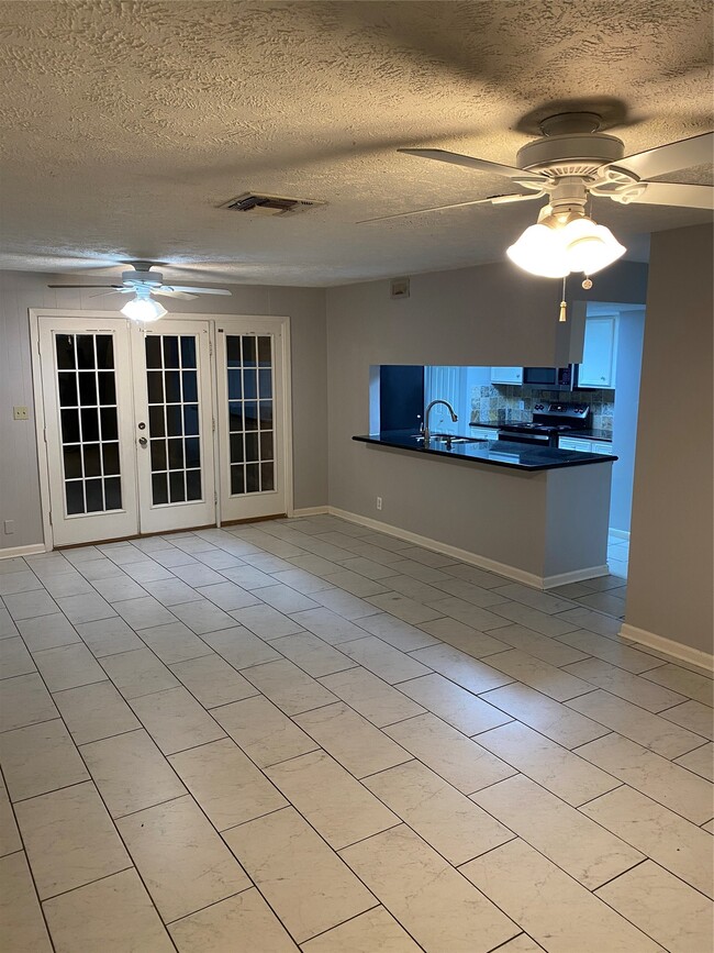 Photo - 9535 Clanton St