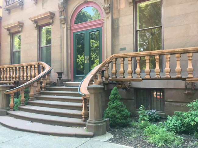 Photo - 189 2nd St Unidad Carriage House