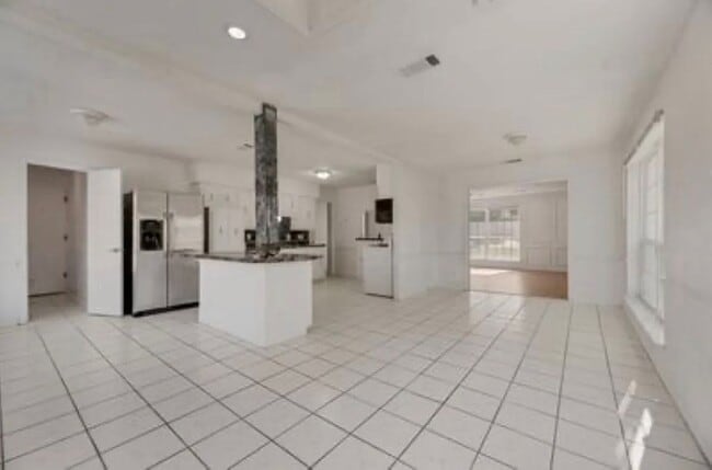 Photo - 611 Wilson Ct