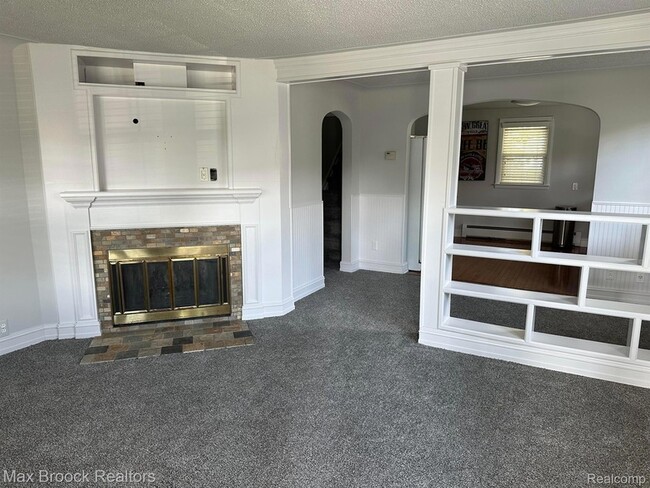 1877 Maddy Ln