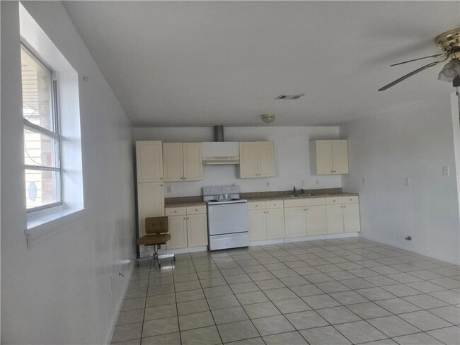 Photo - 901 W Genie St