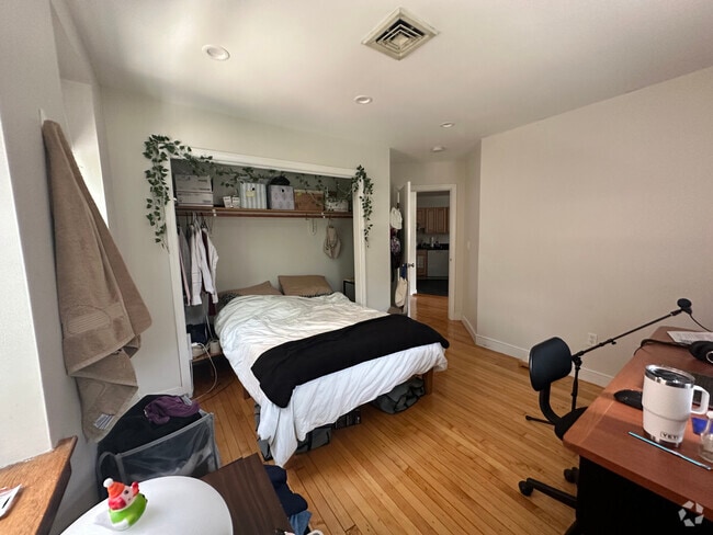 Building Photo - 100 Riverway Unit 4 Rental