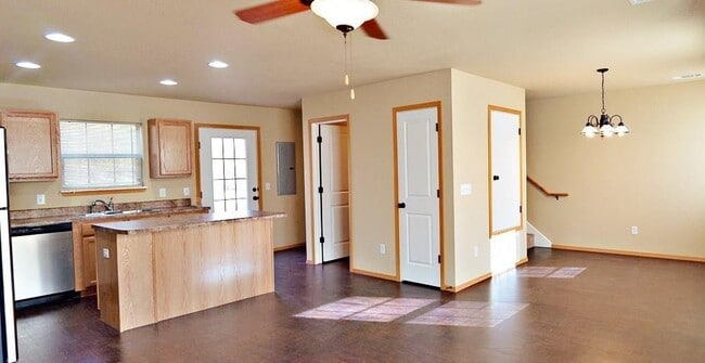 Photo - 213 S Rolling Woods Way