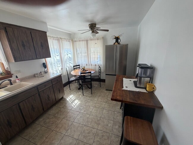 Photo - Charming 3 Bed / 1 Bath Home in Mt. Greenwood – Available Now!